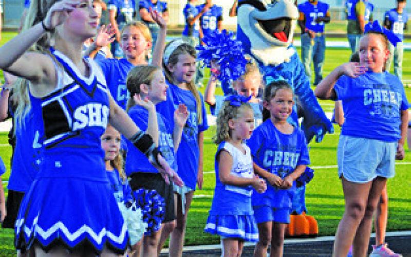 CURRENT AND FUTURE SNOOK cheerleaders entertained the crowd at last week’s “Meet the Bluejays.” Tribune photo by Kimberly Hutcheson