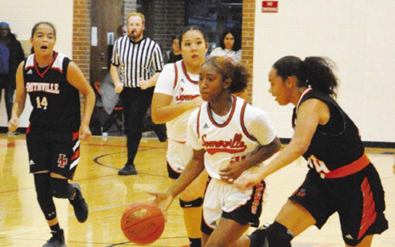 SOMERVILLE’S DAIMEYN ELLIS-Edison drives down the court after a steal during the Lady Yeguas’ game against Smithville last Friday.
