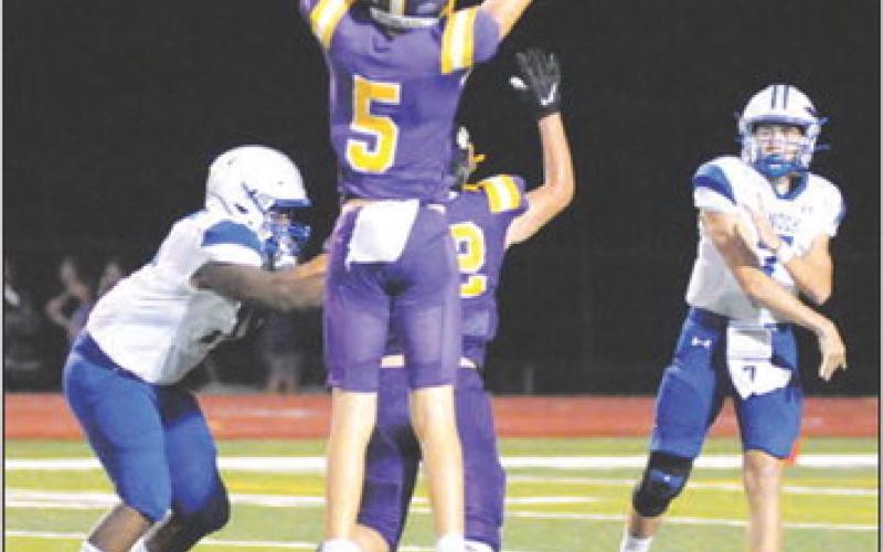 SNOOK’S J. BEAUX Hruska hurls this pass as Robert Carter blocks in the Weimar game. -- Tribune photo by Denise Squier