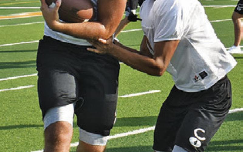 CADLWELL QUARTERBACK JOHN Fryrear carries the ball in practice on Monday.