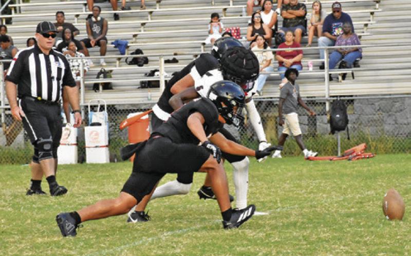 GREGORY FOWLER AND Kyle Brooks of Somerville go for this loose ball last Friday against Hearne in a scrimmage. Tribune photo by Roy Sanders