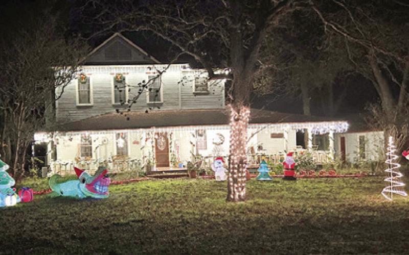 THE RESIDENCE OF The Hardin Family was awarded honorable mention of the Snook EEA’s “Christmas Lights of Snook” contest.