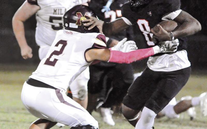 JA’KEITH DANIELS of Somerville carries the ball in the Yeguas win over Milano. Tribune photo by Denise Squier