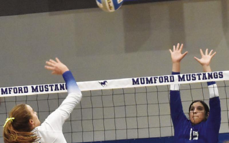 SNOOK’S KARLA LARA PREPARES to attempt to block a Mumford player’s hit during the Lady Jays’ 9-25, 13-25, 17-25 loss to the Lady Mustangs last Friday night in Mumford. Tribune photo by Roy Sanders