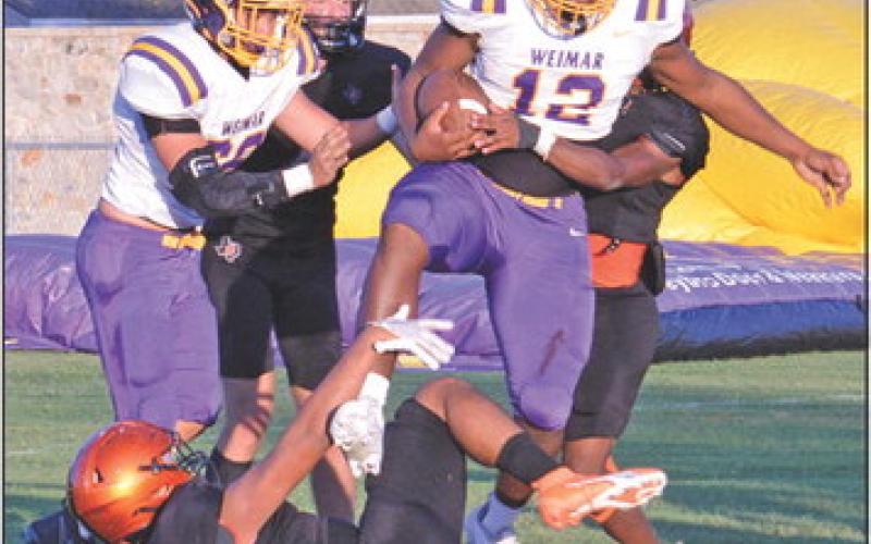 THE SOMERVILLE Yeguas defense makes a tackle last Friday against Weimar.