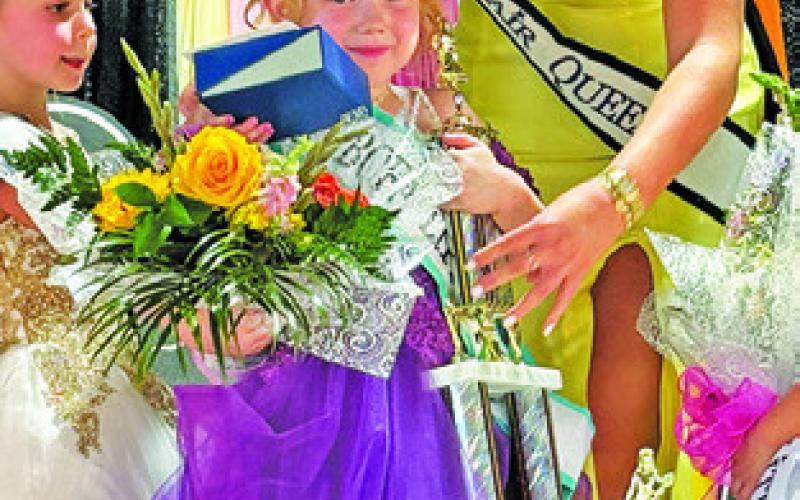 2025 BURLESON COUNTY Little Miss Taytum Hohlt was crowned by last year’s Fair Queen Hadleigh Novosad. Tribune photo by Denise Squier