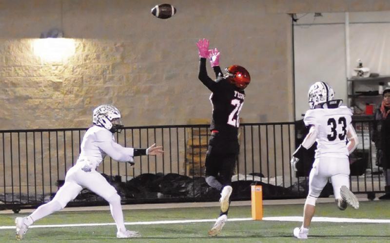 SOMERVILLE RECEIVER JAYDEN Young reaches high for this pass against Junction. Tribune photo by Denise Squier