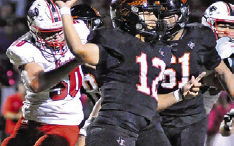 SOMERVILLE QUARTERBACK Andy Espinoza throws the ball against Burton. Tribune photo by Denise Squier