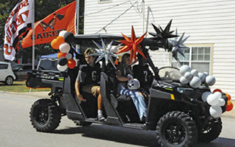 SEVERAL VEHICLES were decorated in orange and black during Saturday’s Somerville homecoming parade. Tribune photo by Denise Squier