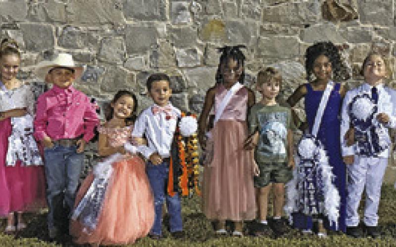 SOMERVILLE’S HOMECOMING COURT included dukes and duchesses from the elementary school. Those included: Pre-K: Jaime Hepworth and Everly Chavez; kindergarten: Joshua Brazda and Promise Knox; first-grade: Omar Espinoza and Danielle Radke; second-grade: Austin Thompson and Layla Hamilton; third-grade: Caesyn Rodriguez and Paisli Knox; fourth-grade: Cooper Neuendorff and Aviana Chavez. Tribune photo by Denise Squier