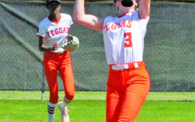AUBREY FLENCHER catches a pop fly during the Somerville-Snook game last Tuesday. Tribune photo by Denise Squier