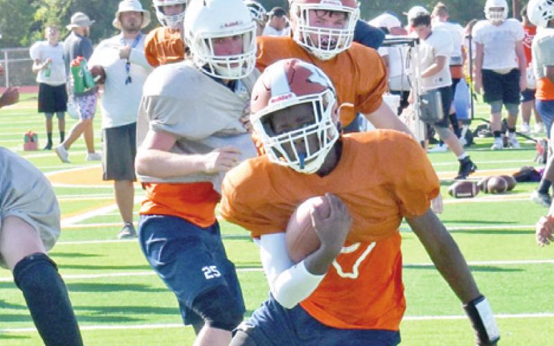 THE HORNETS WORK on the running game during practice.