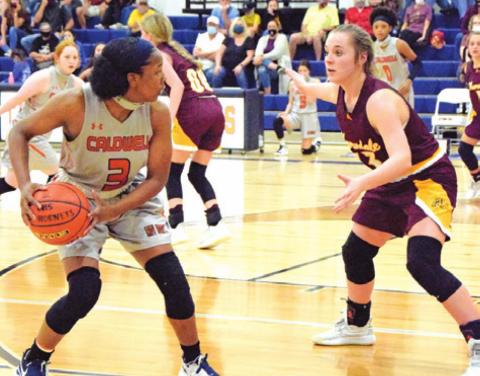 CALDWELL’S AIYLIYA BELL looks to either pass or drive to the basket during the Lady Hornets’ game against Thorndale last Friday.