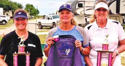 DORIS HIEDEN (center) won the Texas Horseshoe Pitchers Association (THPA) women’s championship this past weekend and broke the record for ringer percentage in the women’s division and in the THPA.