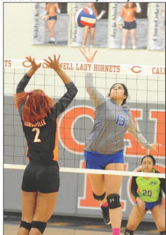 SNOOK’S JADEYN LARA REACHES to get the ball past Somerville’s Ra’Maya Carter during Friday’s playoff play-in match in Caldwell.