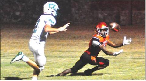 SOMERVILLE’S VERKOBE WOODBERRY makes a a catch against Woodsboro last Friday in Somerville. The Yeguas won 39-22 to improve to 2-2 for the season, and they have a bye this week before playing Brazos Christian. -- Tribune photo by Roy Sanders