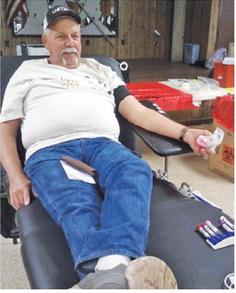 Blood donor brings special quilt to VFW