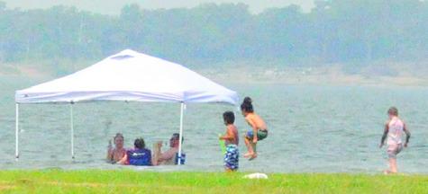VISITORS TO LAKE SOMERVILLE enjoyed their Memorial Day weekend in the water. -- Tribune photo by Denise Squier