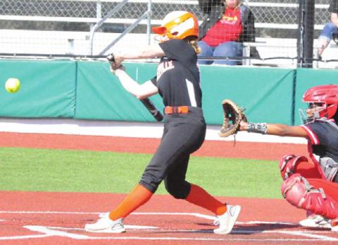 SOMERVILLE’S ABIGAIL FLENCHER bats during their game against Mexia last Thursday morning at the Franklin Softball Tournament.