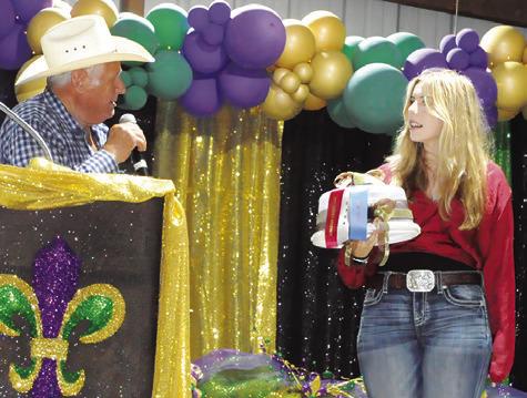 BAKED FOODS AUCTIONEER Charles Doonan has a conversation with Sarah Boniol during last week’s Baked Foods sale at the Burleson County Fair. Tribune photo by Denise Squier