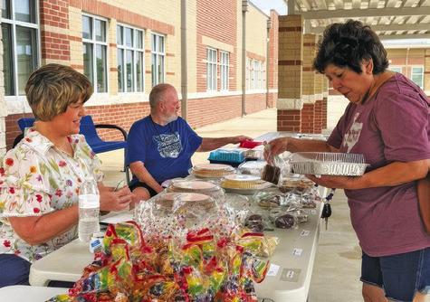 THE SNOOK EDUCATION FOUNDATION held a “grab-and-go” lunch fundraiser on Sunday on the district campus with a bake sale.
