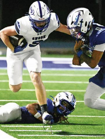 WYATT LOPEZ OF Snook carries the ball against Bartlett. Tribune photo by Denise Squier