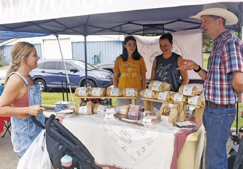 THE SOMERVILLE FARMERS Market draws visitors last Sunday, Sept. 1. Pictured are Sarah Underwood, Joslyn and Dannille Knowlton and Matthew Cavens. Tribune photo by Roy Sanders