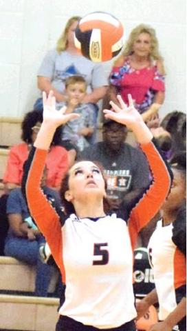 SOMERVILLE’S MADDIE Knox sets the ball during the Snook-Somerville match last Tuesday. -- Tribune photo by Denise Hornaday
