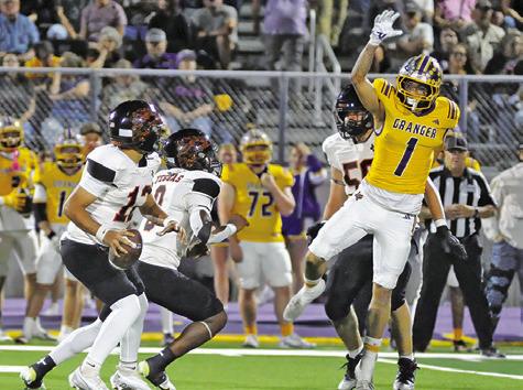SOMERVILLE’S ANDY ESPINOZA gets ready to pass against Granger as Ja’Keith Daniels prepares to block. Tribune photo by Denise Squier