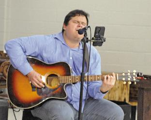 LIVE MUSIC WAS FEATURED at Saturday’s Somerville Education Foundation Gala at Somerville Elementary School. Tribune photo by Denise Squier