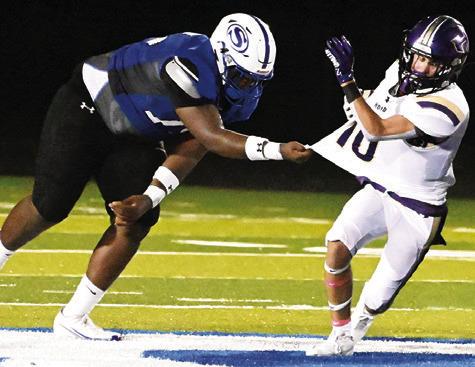 LE’NARIOUS CRAWFORD of Snook move in for a tackle last Friday against Holland in Snook. Holland won 37-8. Tribune photo by Denise Squier