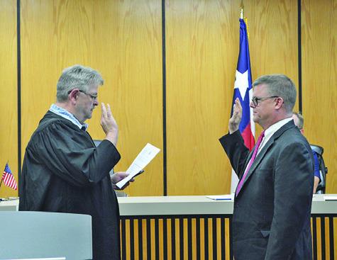 JUDGE JOHNNY R. TOWSLEE administers the oath of office to incoming Caldwell mayor John Rychlik at the Wednesday, May 13, council meeting. Tribune photo by Sabine Lazo