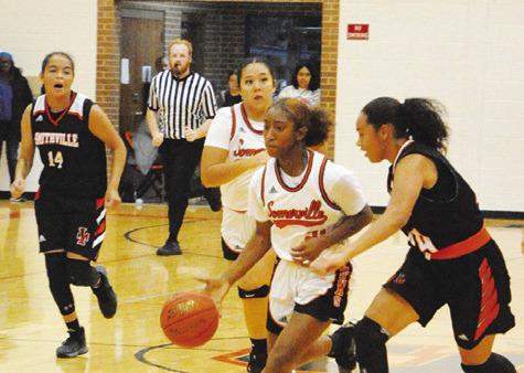 SOMERVILLE’S DAIMEYN ELLIS-Edison drives down the court after a steal during the Lady Yeguas’ game against Smithville last Friday.