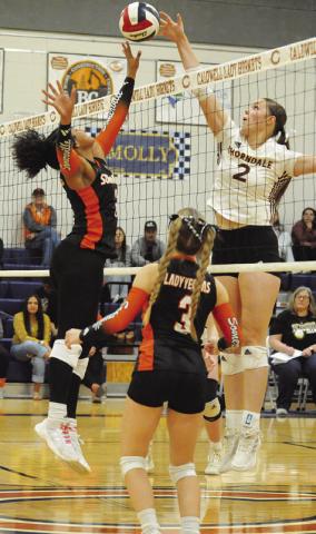 SOMERVILLE’S EMMA WILLIAMS battles at the net with Thorndale’s Katelynn Zrubek during their bi-district match-up in Caldwell last Thursday night. Also pictured is Aubrey Flencher. Tribune photo by Denise Squier
