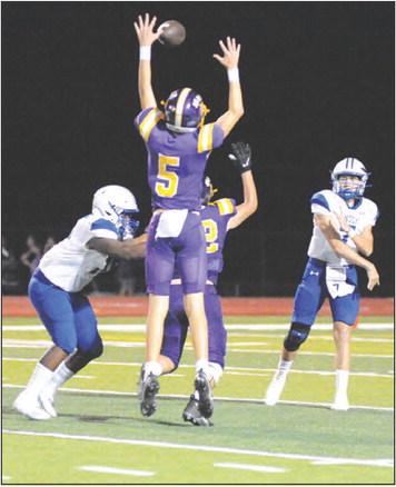 SNOOK’S J. BEAUX Hruska hurls this pass as Robert Carter blocks in the Weimar game. -- Tribune photo by Denise Squier
