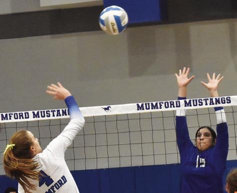 SNOOK’S KARLA LARA PREPARES to attempt to block a Mumford player’s hit during the Lady Jays’ 9-25, 13-25, 17-25 loss to the Lady Mustangs last Friday night in Mumford. Tribune photo by Roy Sanders