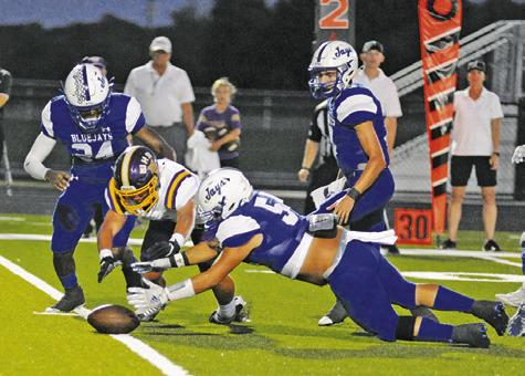 SNOOK’S RICHARD SANTILLAN reaches for this fumble as teammates Mark Moore and J. Beaux Hruska watch. Snook rallied in the second half to win 20-13. -- Tribune photo by Denise Squier