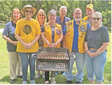 THE CALDWELL BURLESON COUNTY Lions Club donated 10 charcoal grills made by the Caldwell High School Ag shop welding class to the Harry Hejl City Park. Making the presentation are Lions, Scarlette, Pat, Cindy, Jacque, Robin, Ken, Bob and Kathy. Photo courtesy of Lion Adrien Drouilhet