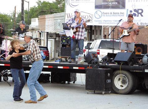 BURLESON COUNTY RESIDENTS enjoyed dancing to the music by Cross-Roads at Saturday night’s Main Street Caldwell’s “Summer Concert Series.” Tribune photo by Denise Squier