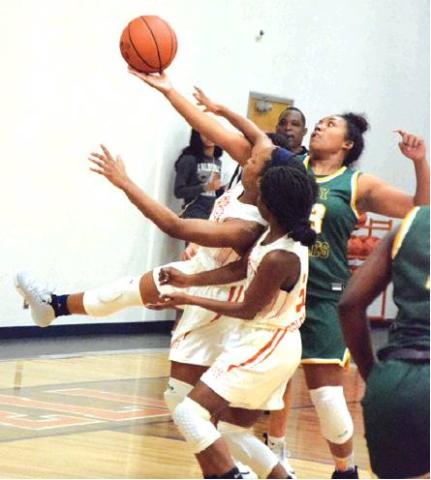 Mathis scores 17 to lead Lady Hornets past Holland