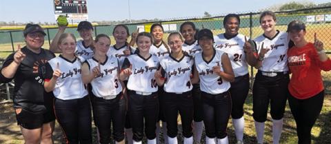 Lady Yeguas go 4-0 at Schulenburg Tourney