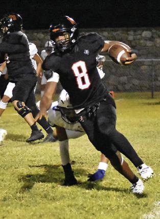 JA’KEITH Daniels of Somerville carries the ball in victory over Bartlett. Tribune photo by Roy Sanders