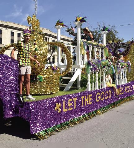 HADLEIGH NOVOSAD WON FIRST place in the Queen’s Category at last Saturday’s Burleson County Fair Parade. She also won the “People’s Choice Award” for favorite queen float. See story inside. Tribune photo by Roy Sanders