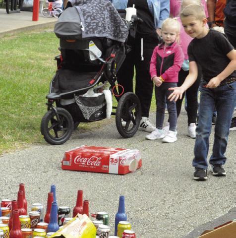 RINGING SODAS AND WINNING SODAS were part of Saturday’s picnic in the part and Easter egg hunt event. Tribune photo by Denise Squier