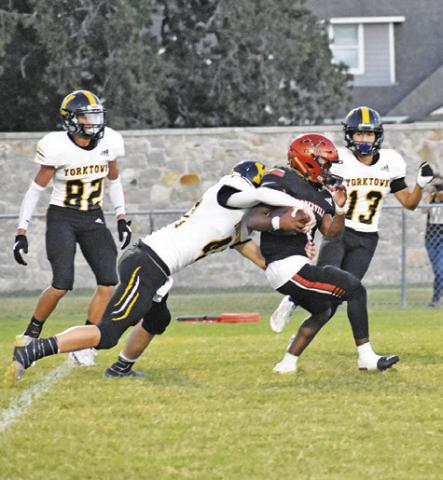SOMERVILLE’S HERSCHEL CONWAY makes a catch last Friday against Yorktown. -- Tribune photo by Roy Sanders