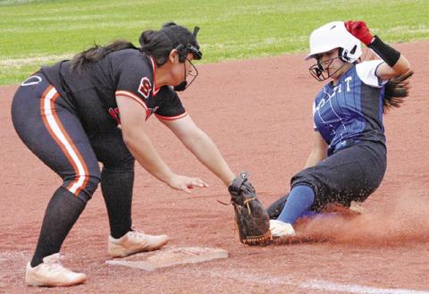 SOMERVILLE’S KAELYN CHAVEZ REACHES out to attempt to tag out a Bartlett runner at third base during the Lady Yegua Softball Tournament last week. -- Tribune photo by Denise Squier