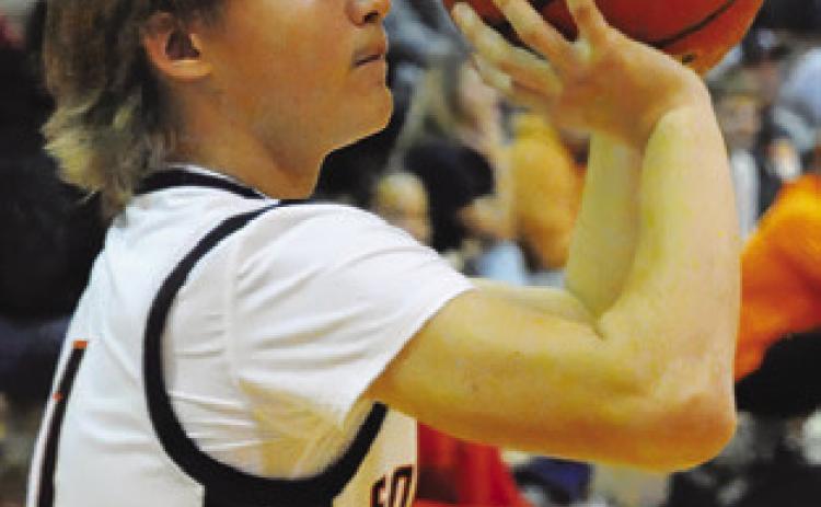 SOMERVILLE’S J.J. Moses shoots against Holland in the Yeguas’ 64-15 win. Tribune photo by Denise Squier