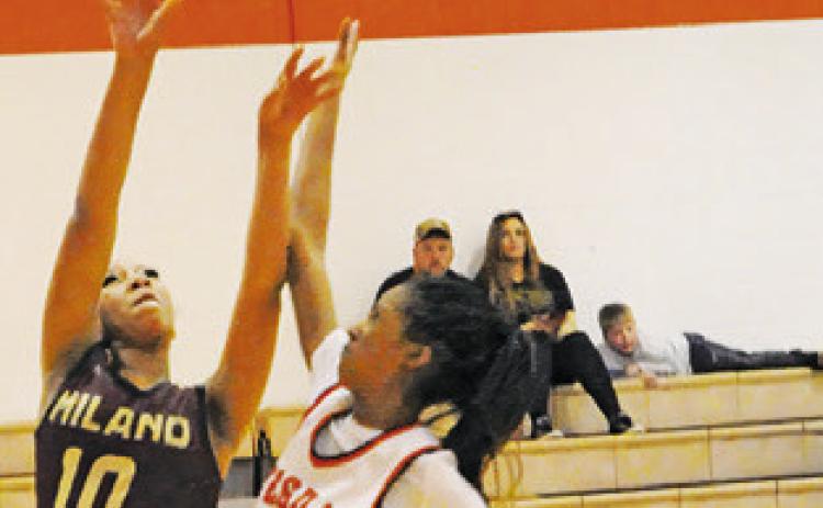 SOMERVILLE’S KARYS Ellis defends a shot during the Lady Yeguas’ 51-20 loss to Milano last Friday afternoon. Tribune photo by Denise Squier