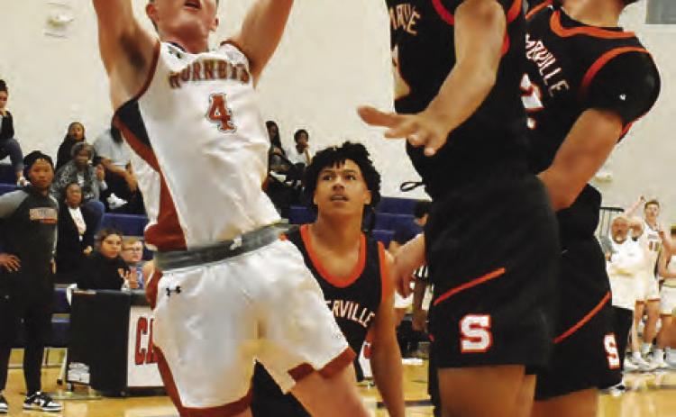 NATHAN SCOTT SHOOTS for Caldwell as Somerville’s Gardner Shivers and Gavin Williams defend. Also pictured is Somerville’s Caleb Hanks. Tribune photo by Roy Sanders