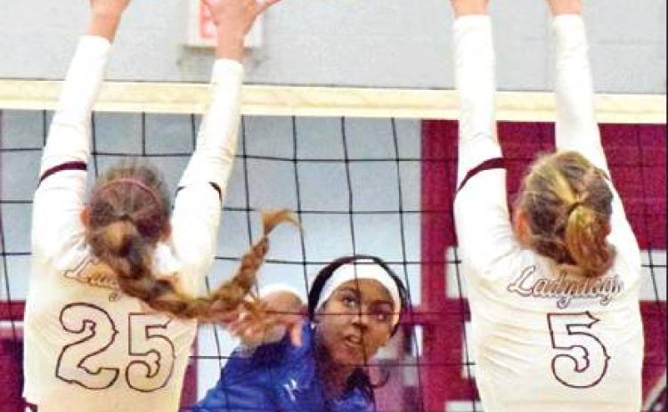 JAIVAN STRINGFELLOW WILL BE one of the players expected to lead the Lady Jays this season. She is pictured during the 2018 Class 2A UIL Volleyball Playoffs. -- Tribune photo by Denise Hornaday